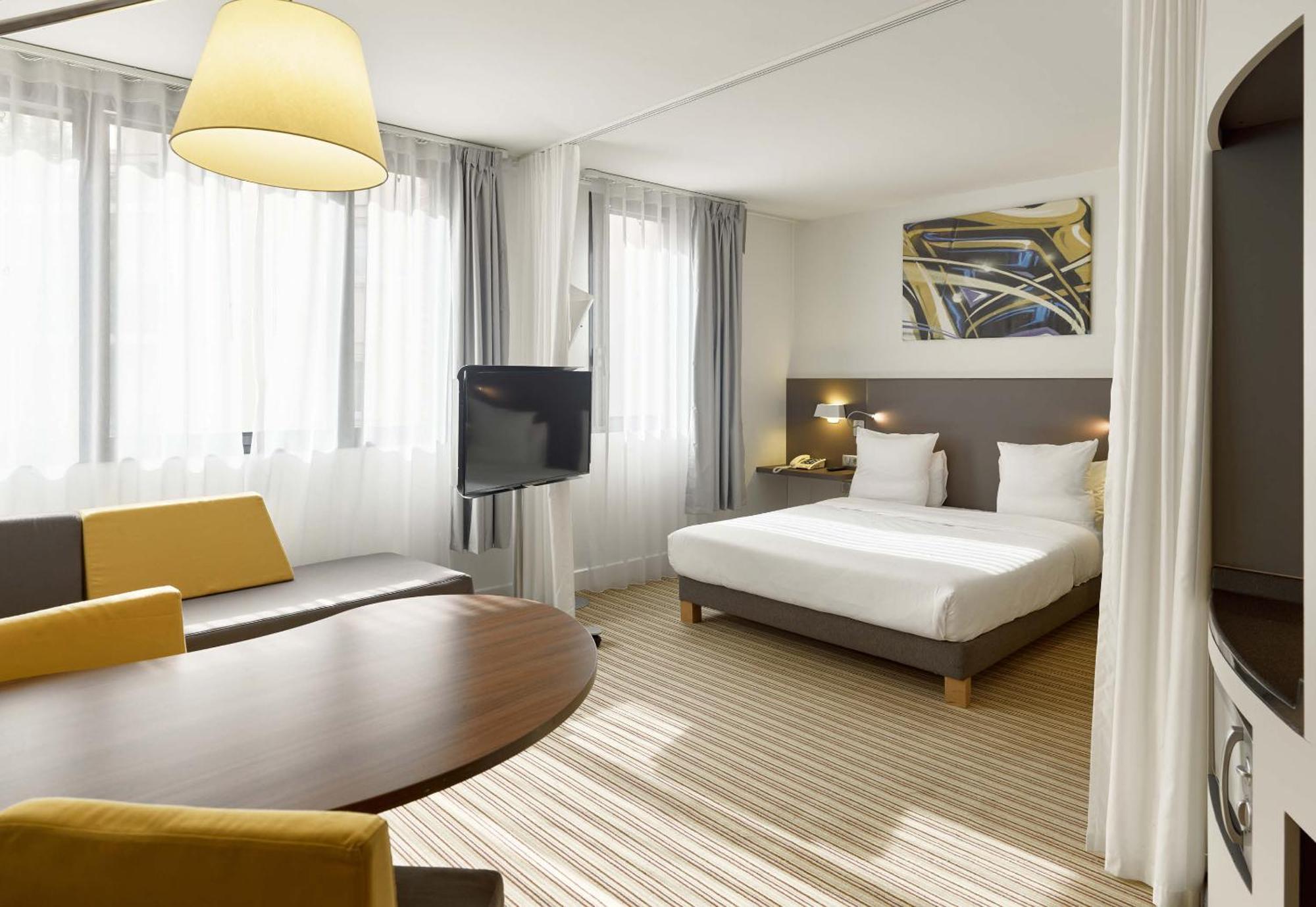 B&B Hotel Rueil-Malmaison Gare Exteriör bild