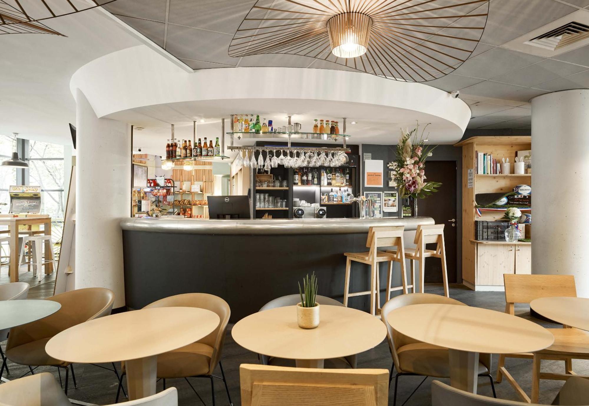 B&B Hotel Rueil-Malmaison Gare Exteriör bild