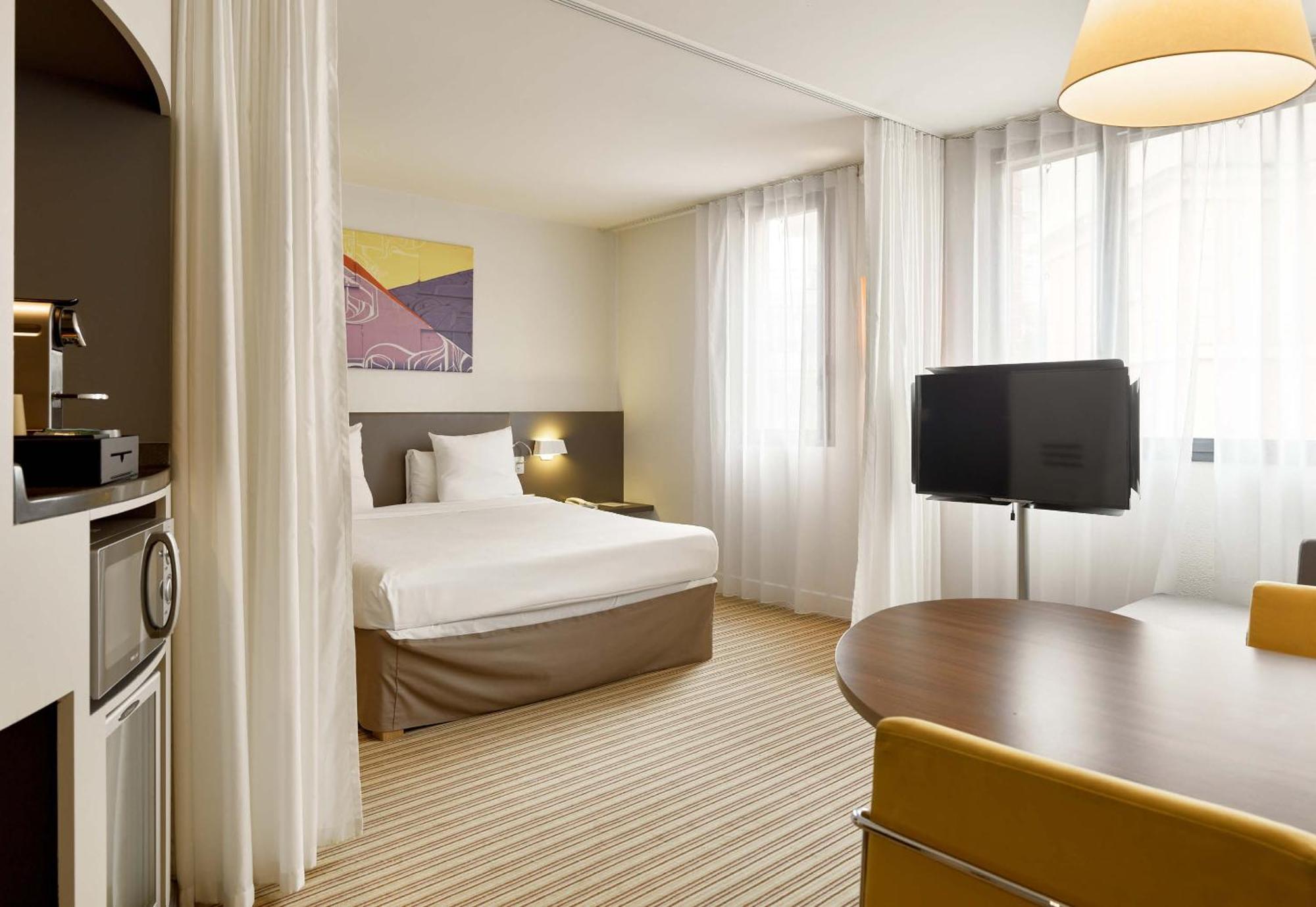 B&B Hotel Rueil-Malmaison Gare Exteriör bild