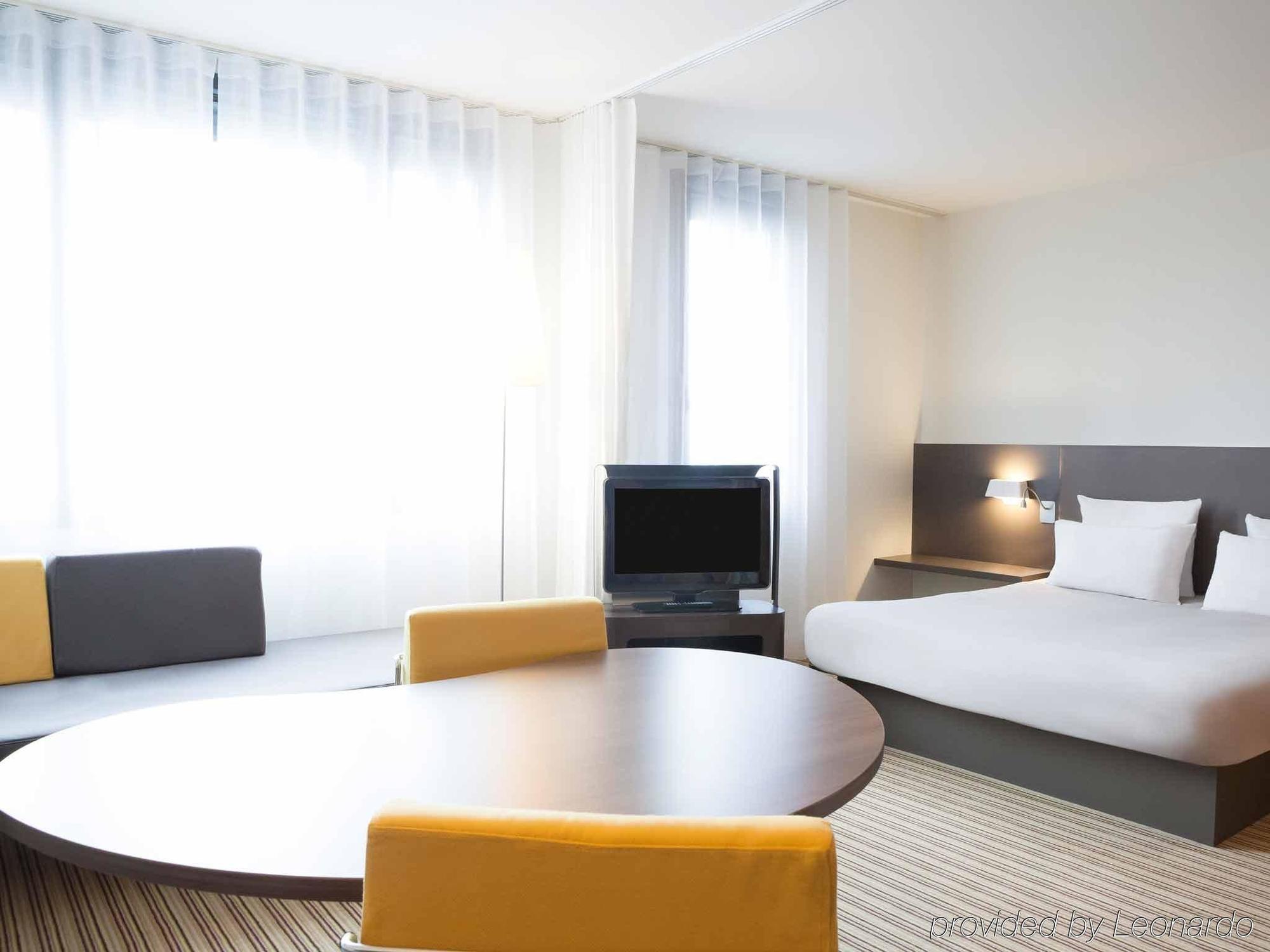 B&B Hotel Rueil-Malmaison Gare Exteriör bild