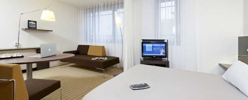 B&B Hotel Rueil-Malmaison Gare Exteriör bild
