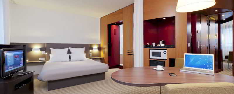 B&B Hotel Rueil-Malmaison Gare Exteriör bild