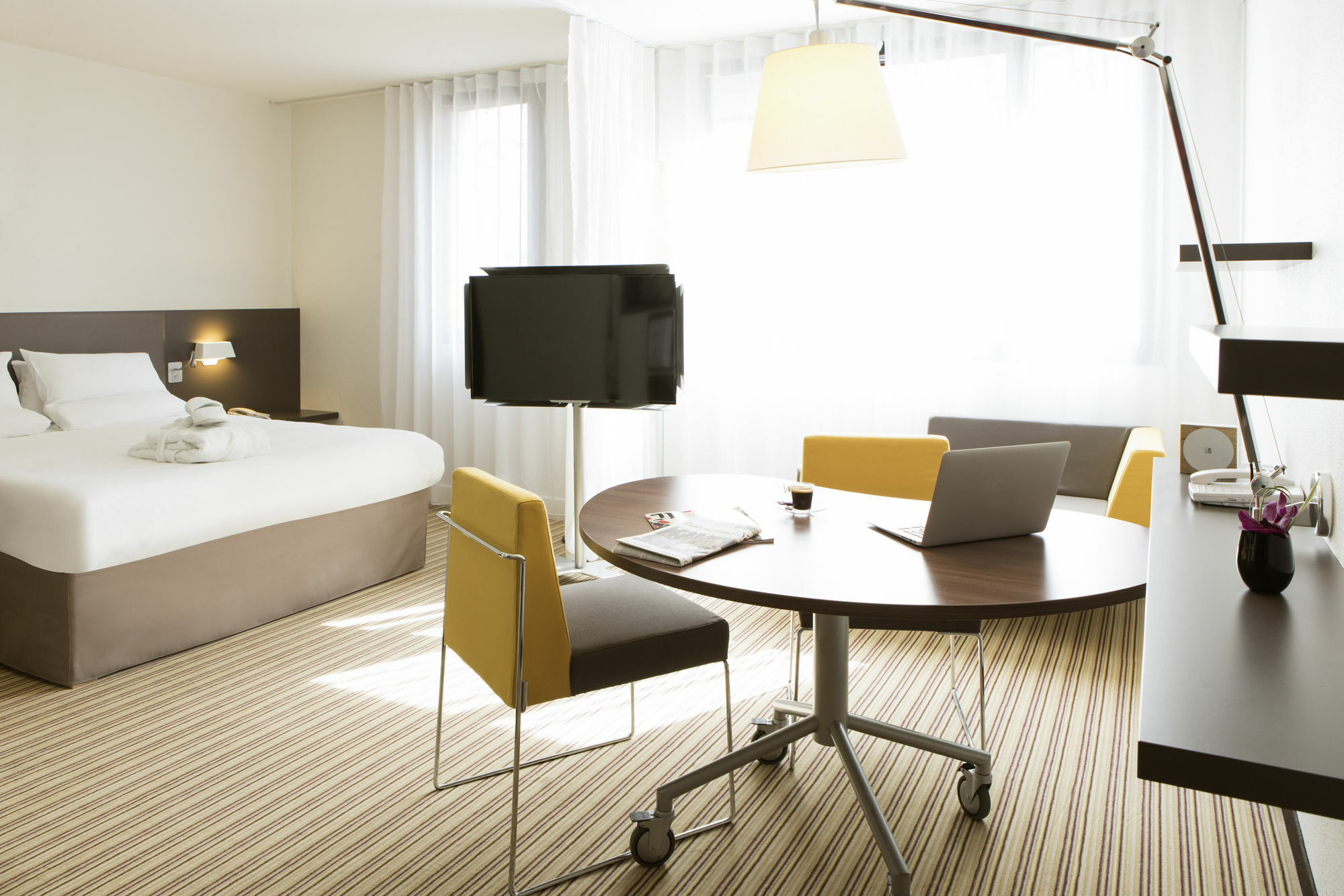 B&B Hotel Rueil-Malmaison Gare Exteriör bild