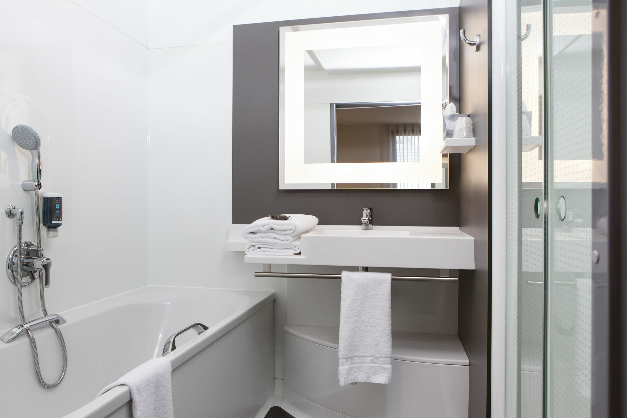 B&B Hotel Rueil-Malmaison Gare Exteriör bild